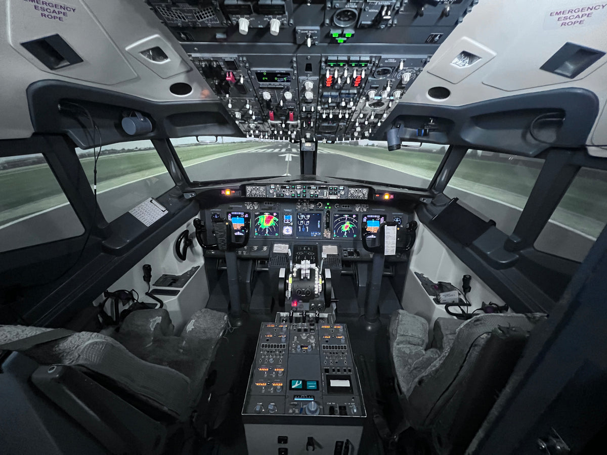 737 Flight Simulator Experience - Aerospace Experience