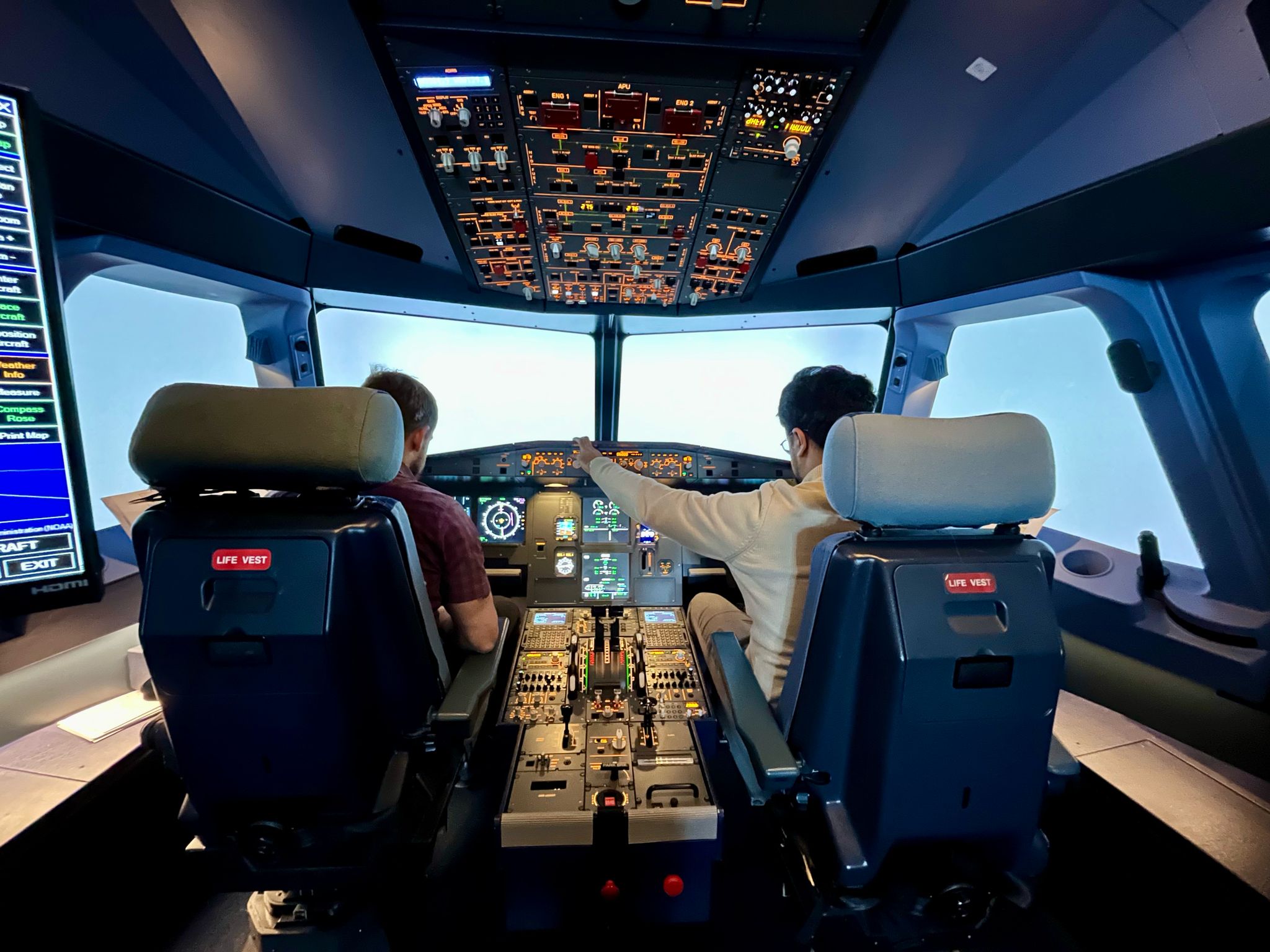 What Happens During a Flight Simulator Experience? – Aerospace Experience